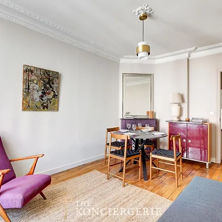 Apartment Cozy And Elegant In